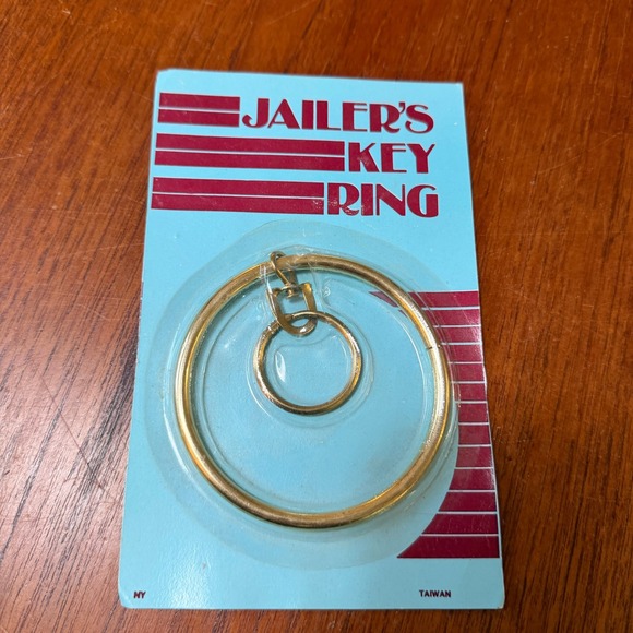 Other - Vintage Jailer's Key Ring Gold Tone Large Hoop Novelty Keychain Taiwan New NIP